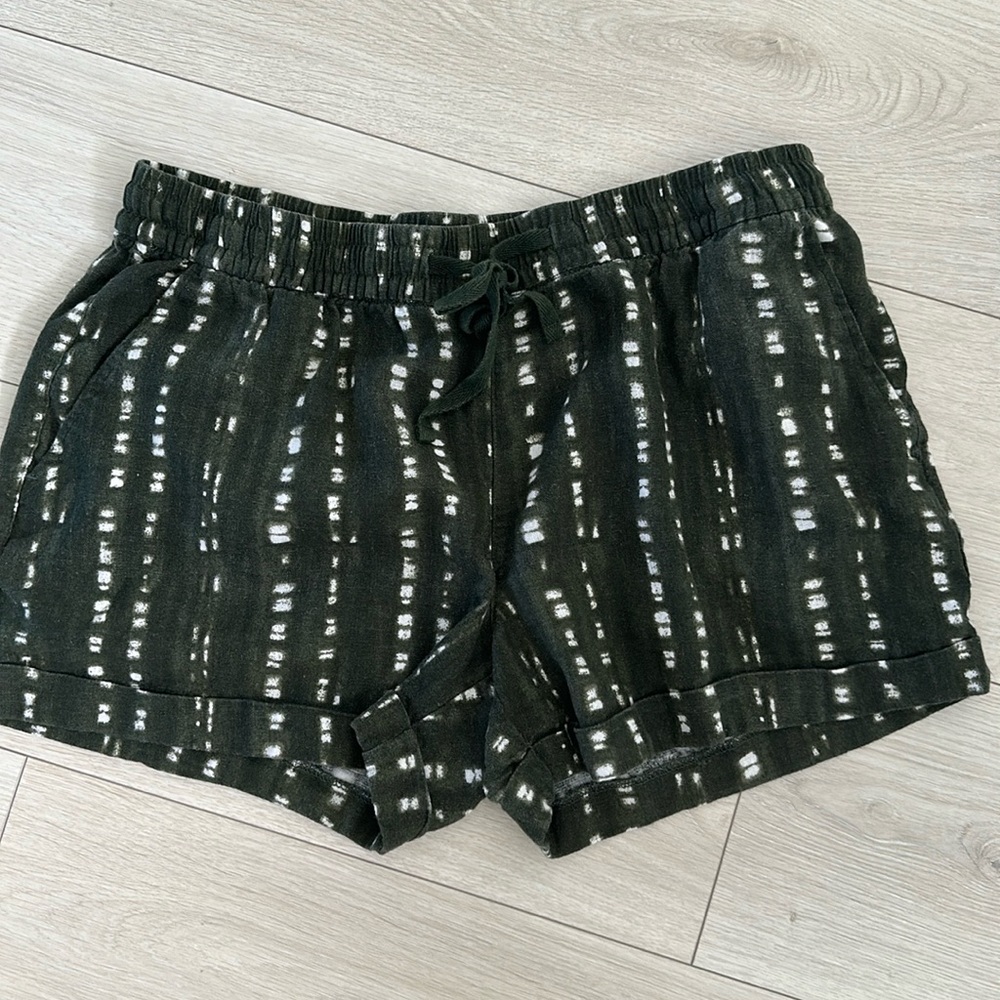 Old Navy olive green shorts